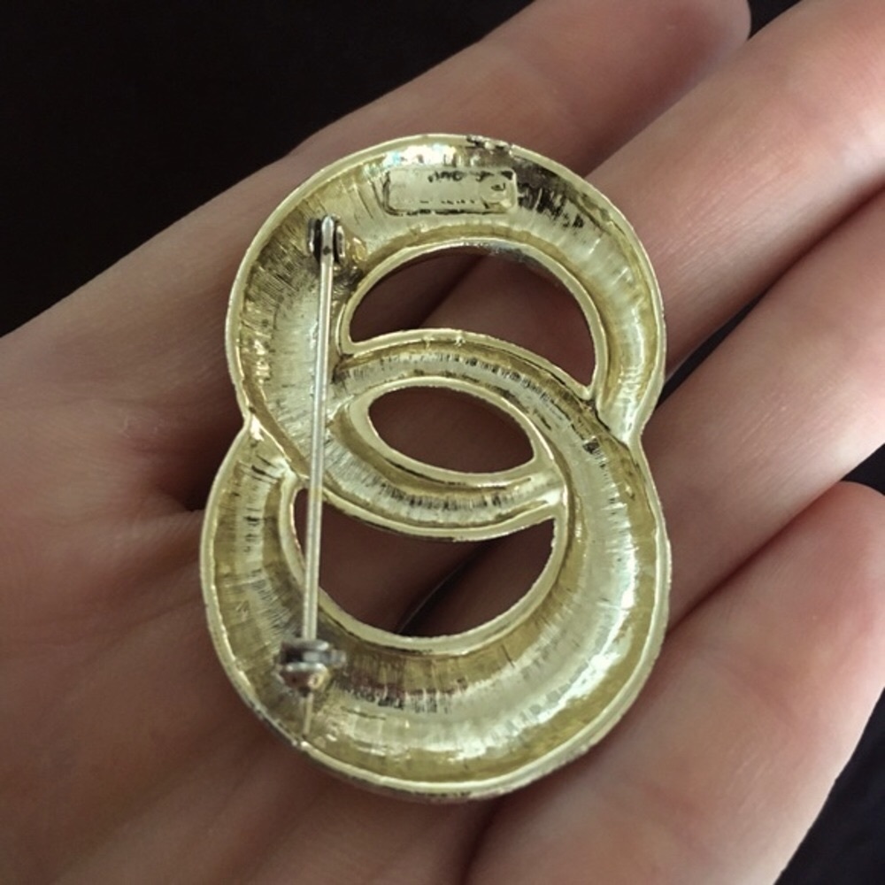 Vintage Gold Tone Brooch Pin - Picture 5 of 8